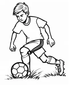 junger-fussballspieler-mit-ball-auf-rasen